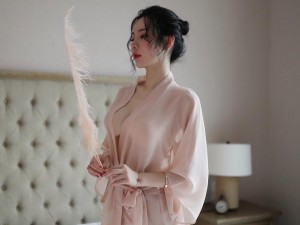 女式开襟睡衣舞蹈_女式开襟睡衣舞蹈，展现女性优雅与性感